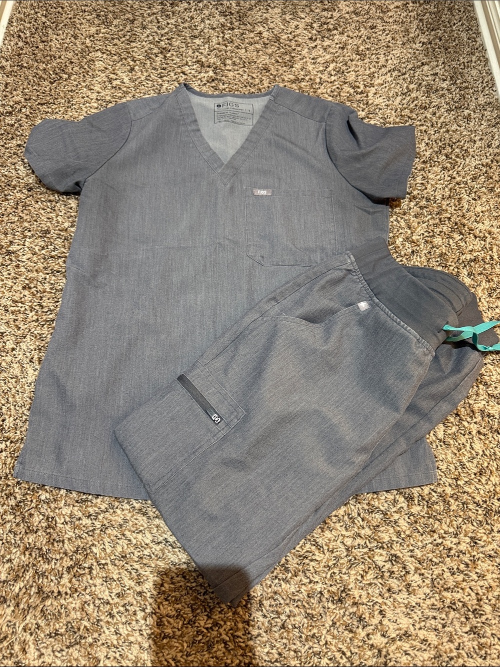 Set: Women’s Catarina one pocket scrub top and Zamora Pants - Jogger. Graphite